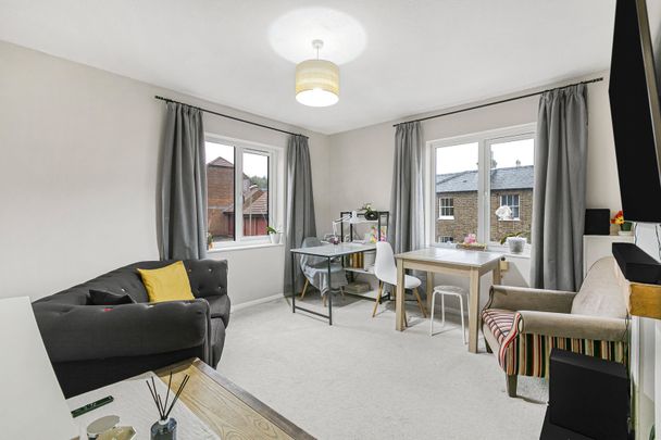 Alexandra Road, Englefield Green, Egham, Surrey, TW20 0RR - Photo 1