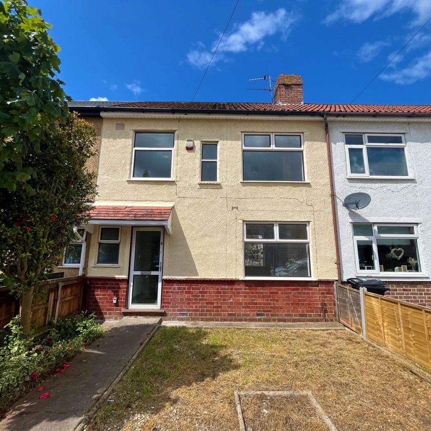 A RECENTLY REFURBISHED three Bedroom terraced house - Photo 1