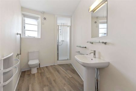 A bright two bedroom apartment - Photo 2