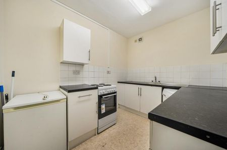 1 bedroom Flat To Let - Photo 3
