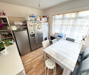 2 Bed Terraced House, Ingleton Road, N18 - Photo 2