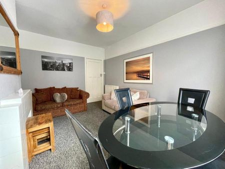 4 bedroom semi-detached house to rent - Photo 5