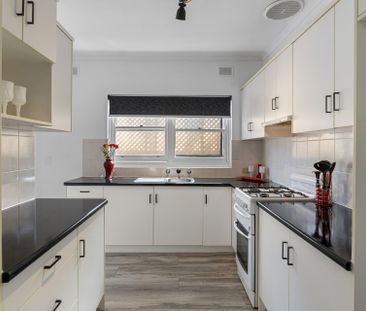 Open the Door to Easy Living in a Light-Filled Morphettville Retreat - Photo 4