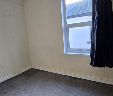 5 bedroom end of terrace house to rent - Photo 3