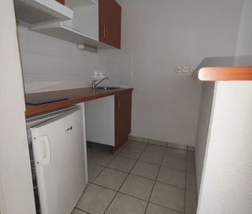 T2 DE 36 m² PROCHE PLACE DES CARMES - Photo 6
