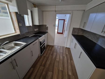 3 bedroom terraced house to rent - Photo 4