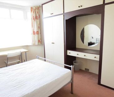 5 bedroom detached house to rent - Photo 2