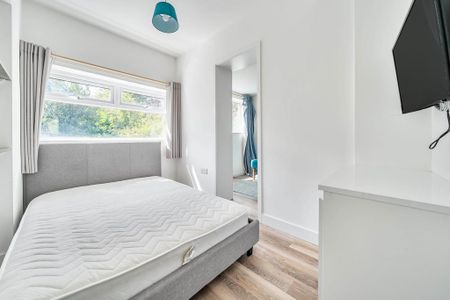 6 bedroom semi-detached house to rent - Photo 5