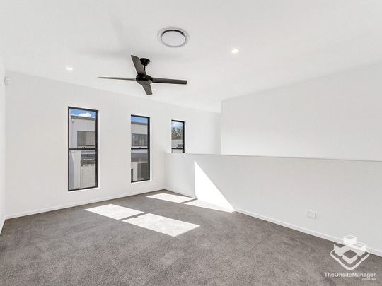 BEAUTIFUL BOUTIQUE TOWNHOME IN PRIME LOCATION - Photo 1