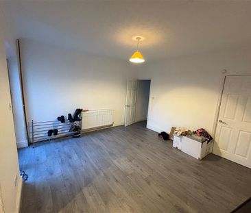 Askern Road, Doncaster, Carcroft - Photo 1