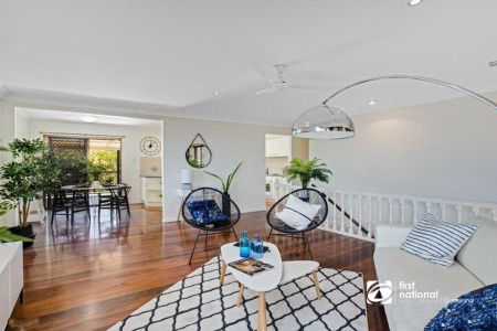 UPSTAIRS ONLY - 3 BEDROOMS IN THE HEART OF CLEVELAND - Photo 2