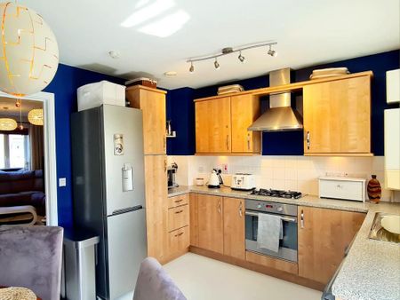 4 bedroom terraced house to rent - Photo 5