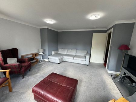 3 bedroom flat to rent - Photo 4