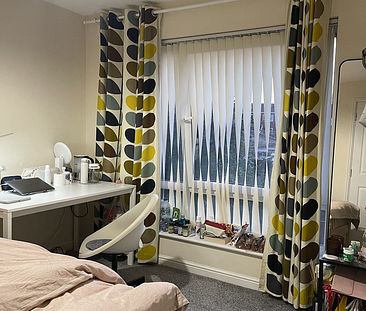 Room in a Shared House, Denewell Avenue, M13 - Photo 1