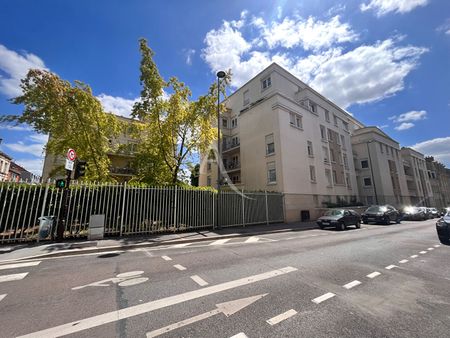 Location Appartement 1 pièce 32m² - Photo 3