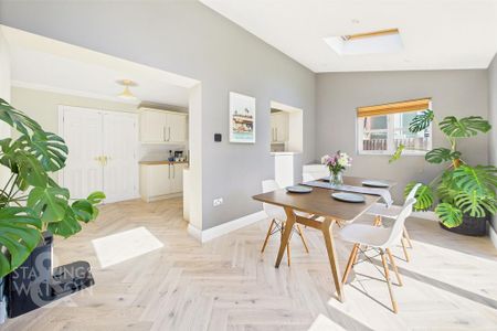 3 bedroom semi-detached house to rent - Photo 2