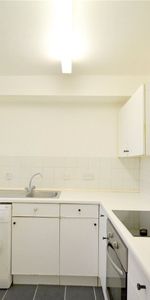 Fairbairn Close, Purley, CR8 - Photo 3