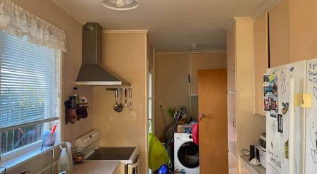 4 Bedroom Family Home In Coastal Beach Haven - Photo 3