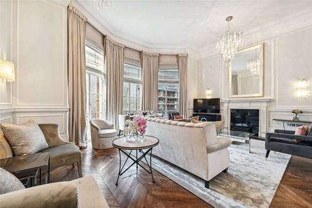 Interior designed two bedroom apartment with over 4m high ceilings and beautiful period features located in a prime Knightsbridge location. - Photo 4