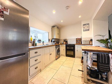 2 bedroom semi-detached house to rent - Photo 5