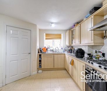 3 bedroom semi-detached house to rent - Photo 3