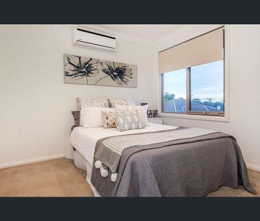 LOVELY THREE BEDROOM HOME IN GREAT LOCATION - Photo 3