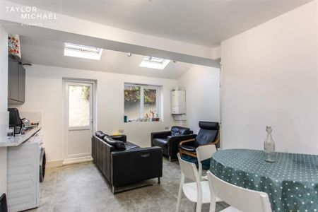 6 bedroom terraced house to rent - Photo 2