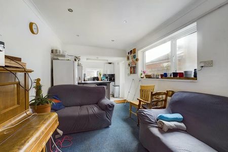 4 bedroom House To Let - Photo 2