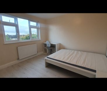Room in a Shared House, Auckland Road, IG1 - Photo 3