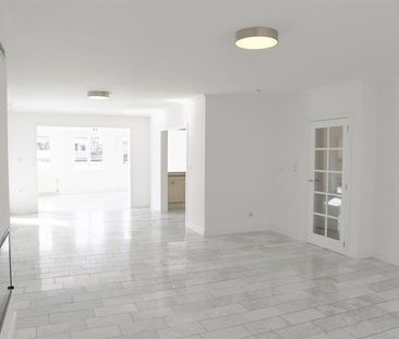 Ruim duplex appartement met groot terras in het centrum - Photo 1