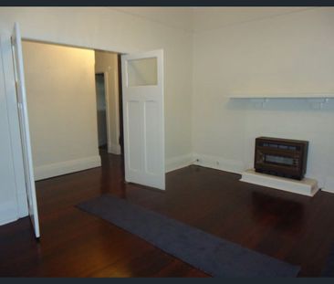 Lovely Maintained Character Bungalow in Prime Location - Photo 6