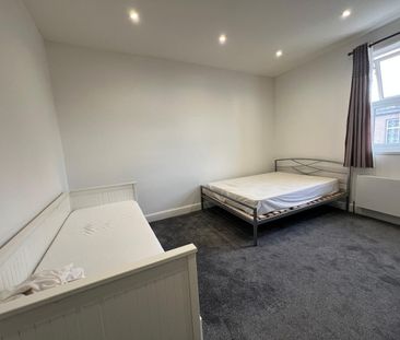 1 Bed Flat, St. Marys Road, IG1 - Photo 2