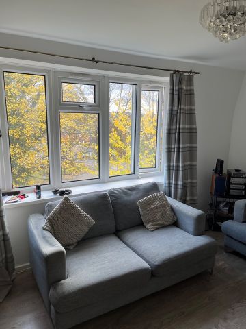 2 Bed Flat, Featherbank Lane, LS18 - Photo 2