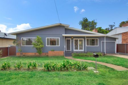 Family home in North, close to hospital. - Photo 2