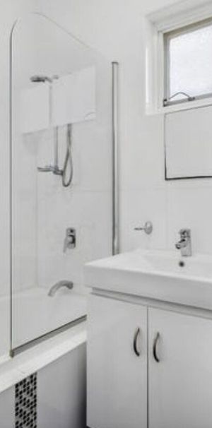 Sandringham - Photo 1