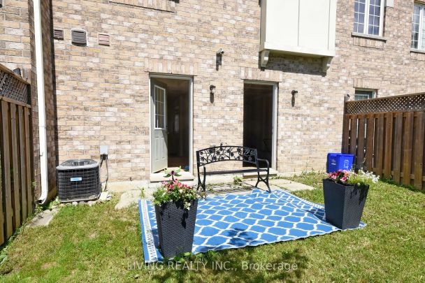 Condo Townhouse For Lease | N9255946 - Photo 1