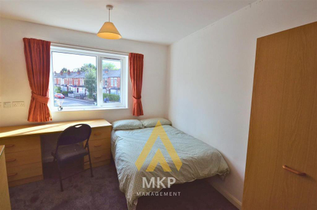 4 bedroom flat to rent - Photo 3