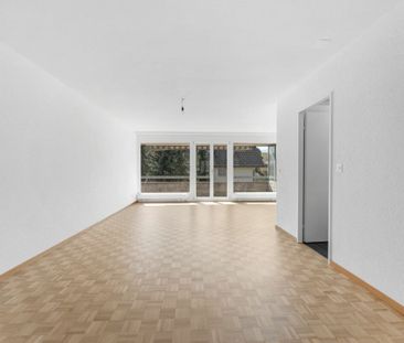 Grosszügige 4.5-Zimmerwohnung mit Balkon an zentraler Lage - Photo 2