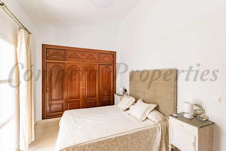 Country Property in Arenas, Inland Andalucia in the mountains - Photo 4