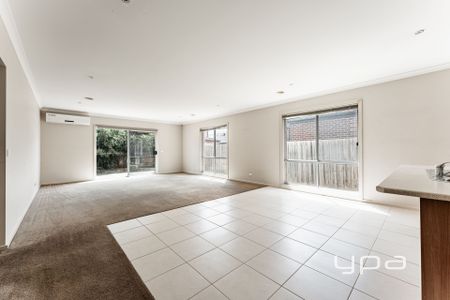 Spacious Family Home - Close To All Amenities - Photo 2