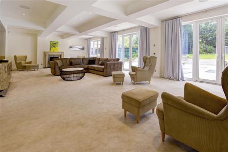 9 bedroom detached house to rent - Photo 2