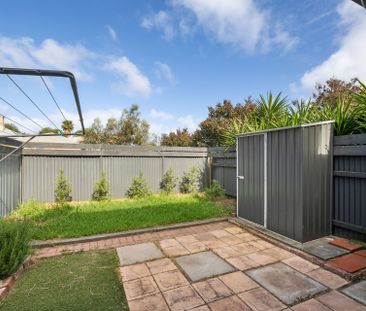 Neat and Tidy with Private Rear Garden - Both Bedrooms Upstairs - Photo 4