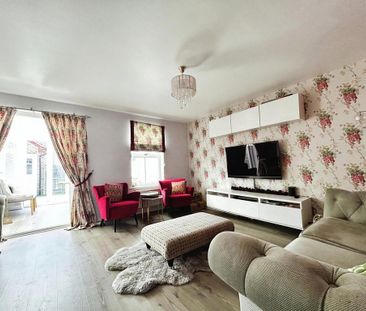 3 bedroom end of terrace house to rent - Photo 1