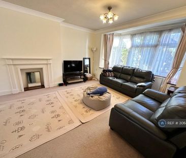 4 bedroom semi-detached house to rent - Photo 1