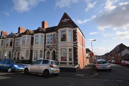 3 bedroom end of terrace house to rent - Photo 2