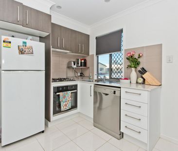 FANTASTIC HIGHSET HOME IN GREAT LOCATION - Photo 6