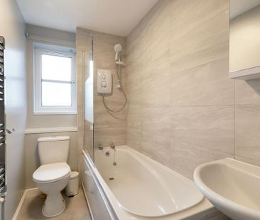 2 bedroom semi-detached house to rent - Photo 6