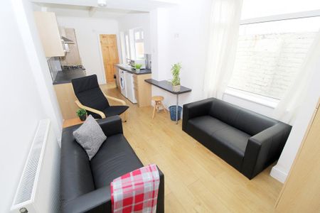 5 bedroom terraced house to rent - Photo 3