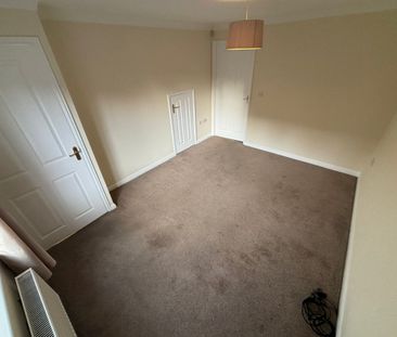 2 bed Semi-Detached - To Let - Photo 3
