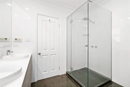 Modern family home in unbeatable location - Photo 4